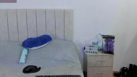 Snapshot of annyroberts_89 chatting on 05.13.26 Anny online show from 05.13.26