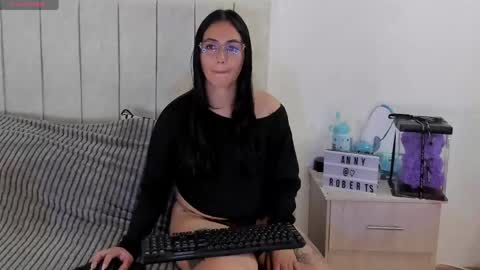Snapshot of annyroberts_89 chatting on 05.15.26 Anny online show from 05.15.26
