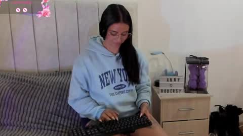 Snapshot of annyroberts_89 chatting on 06.02.26 Anny online show from 06.02.26
