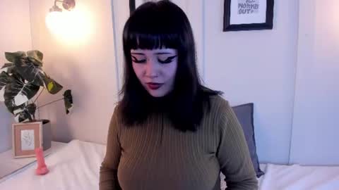 Snapshot of annyy_catt chatting on 06.25.26 anny online show from 06.25.26