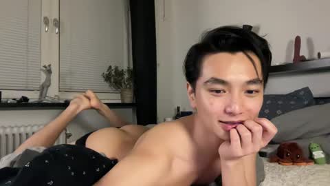 Snapshot of anokibaby chatting on 12.21.24 asiantwinkboy online show from 12.21.24