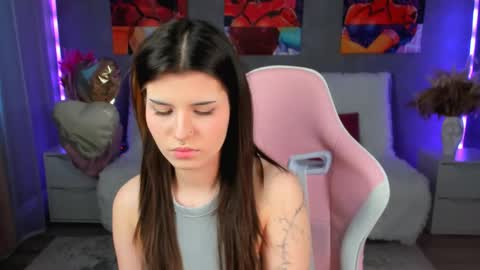 Anora online show from 04.17.26