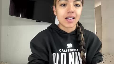 Snapshot of anotella_aa chatting on 04.15.26 anotella_aa online show from 04.15.26