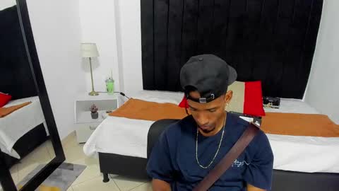 Snapshot of anthoy_wayans chatting on 12.08.24 online show from 12.08.24