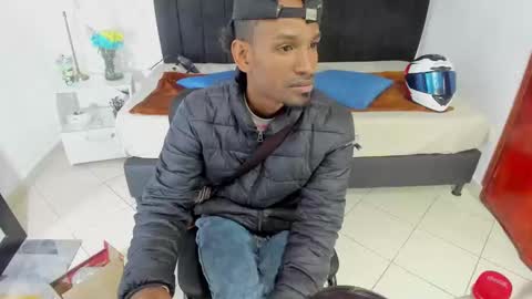 Snapshot of anthoy_wayans chatting on 02.11.25 online show from 02.11.25