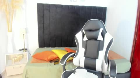 Snapshot of anthoy_wayans chatting on 11.06.25 online show from 11.06.25