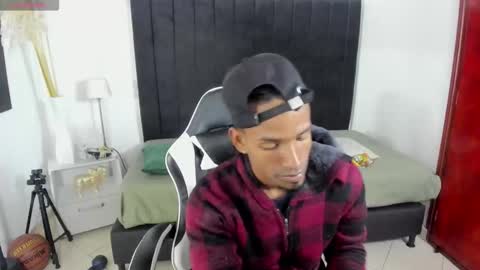 Snapshot of anthoy_wayans chatting on 12.03.25 online show from 12.03.25