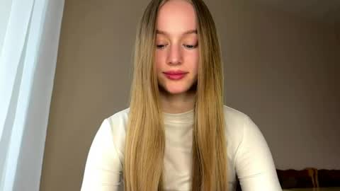 Snapshot of antionettepulgarin chatting on 05.15.26 Viktoria online show from 05.15.26