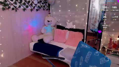 Snapshot of antolyh_c chatting on 10.10.25 antolyh_c online show from 10.10.25