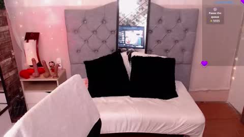 Snapshot of antolyh_c chatting on 11.10.25 antolyh_c online show from 11.10.25