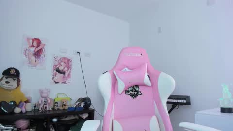 Snapshot of antonella_28_ chatting on 09.15.25 Antonella online show from 09.15.25