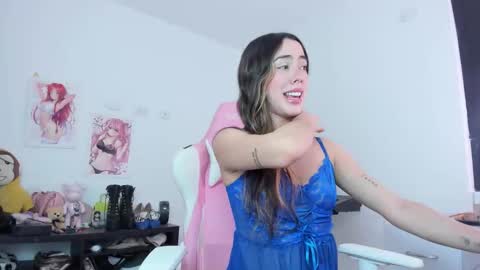 Snapshot of antonella_28_ chatting on 10.21.25 Antonella online show from 10.21.25