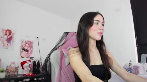 Snapshot of antonella_28_ chatting on 12.19.25 Antonella online show from 12.19.25