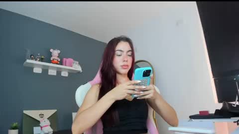 Snapshot of antonella_28_ chatting on 06.22.26 Antonella online show from 06.22.26