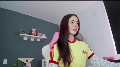 Snapshot of antonella_28_ chatting on 06.23.26 Antonella online show from 06.23.26