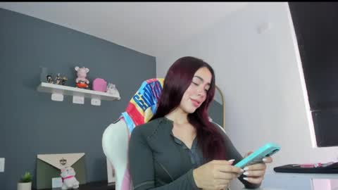 Snapshot of antonella_28_ chatting on 06.24.26 Antonella online show from 06.24.26