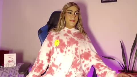 Snapshot of antonella_copper chatting on 11.07.25 Antonella online show from 11.07.25