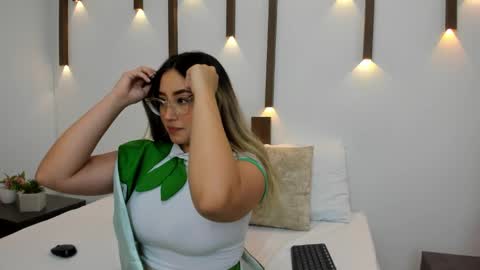 A N T O N E L L A  online show from 01.16.25