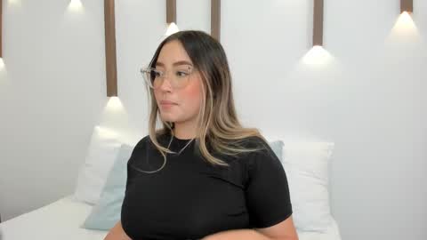 A N T O N E L L A  online show from 01.24.25