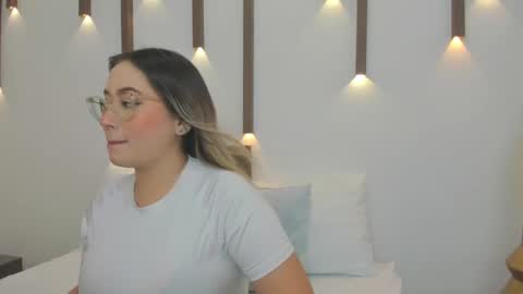 A N T O N E L L A  online show from 02.05.25