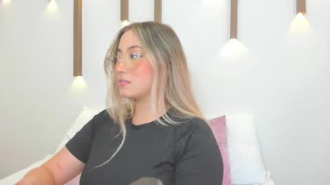 A N T O N E L L A  online show from 02.11.25