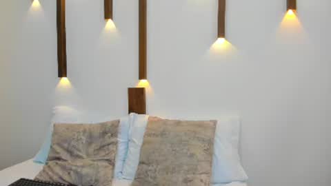 A N T O N E L L A  online show from 02.27.25