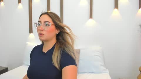 A N T O N E L L A  online show from 02.28.25