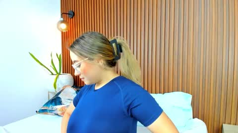 A N T O N E L L A  online show from 03.11.25