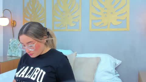 A N T O N E L L A  online show from 03.12.25