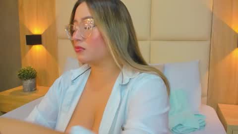 A N T O N E L L A  online show from 12.22.25