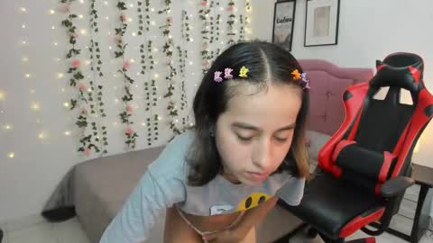 Snapshot of antonella_heinz_ chatting on 12.10.24 Antonella online show from 12.10.24