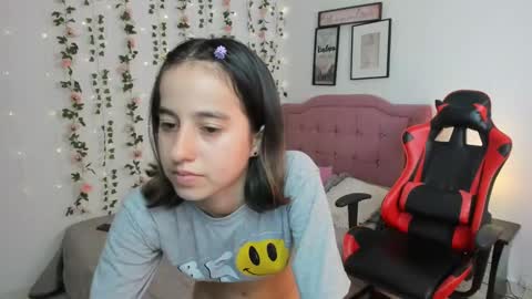 Snapshot of antonella_heinz_ chatting on 12.15.24 Antonella online show from 12.15.24