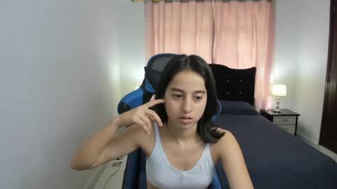 Snapshot of antonella_heinz_ chatting on 11.03.25 Antonella online show from 11.03.25