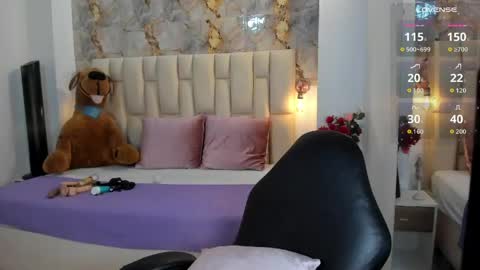Snapshot of antonella_moon7 chatting on 04.17.26 Antonella Moon 7 online show from 04.17.26