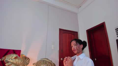 Snapshot of antonellahall_ chatting on 03.08.25 AntonellaHall online show from 03.08.25