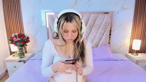 Snapshot of antonellalove_ chatting on 02.19.26 My name is Andrea thumb up me please its important online show from 02.19.26