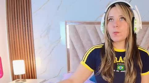 Snapshot of antonellalove_ chatting on 02.24.26 My name is Andrea thumb up me please its important online show from 02.24.26