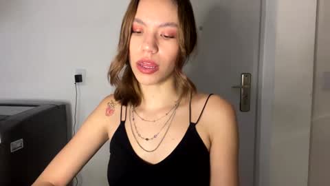 Snapshot of antonellarossii_ chatting on 12.26.24 Antonella online show from 12.26.24