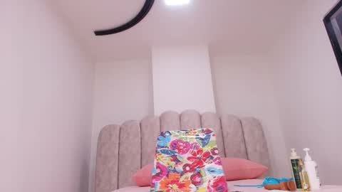 Snapshot of antonellawilde_ chatting on 12.01.25 Antonella online show from 12.01.25