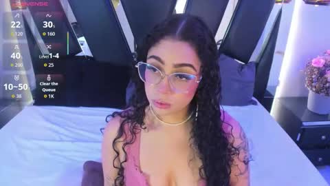 Snapshot of antonellepiercee chatting on 11.19.25 A N T O N E L L E online show from 11.19.25