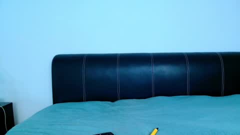 Snapshot of antonia98x chatting on 02.19.25 antonia98x online show from 02.19.25