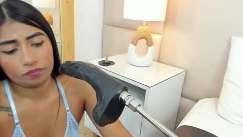 Antonia online show from 12.05.25