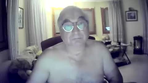 Snapshot of antonio2605 chatting on 09.20.25 Antonio online show from 09.20.25