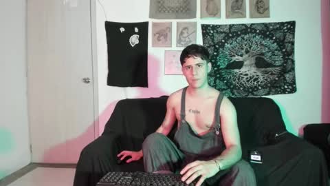 Snapshot of antonnello_ chatting on 01.28.25 antonnello_ online show from 01.28.25