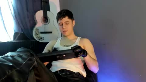 Snapshot of antonnello_ chatting on 11.21.25 antonnello_ online show from 11.21.25