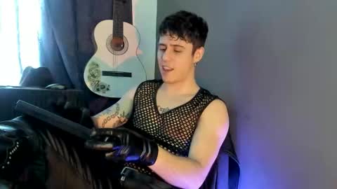 Snapshot of antonnello_ chatting on 12.01.25 antonnello_ online show from 12.01.25