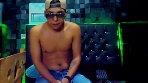 Snapshot of antonycres chatting on 11.11.25 Antonycress online show from 11.11.25