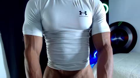 Snapshot of antonywebb94 chatting on 09.30.25 Instagram miguelangel1802 online show from 09.30.25