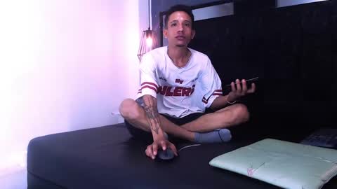 Snapshot of anxiuos_miller chatting on 05.28.26 anxiuos miller online show from 05.28.26