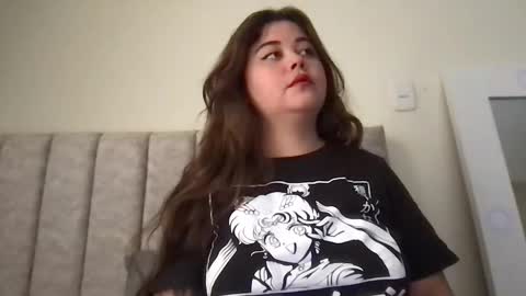   Independent model  online show from 02.16.25